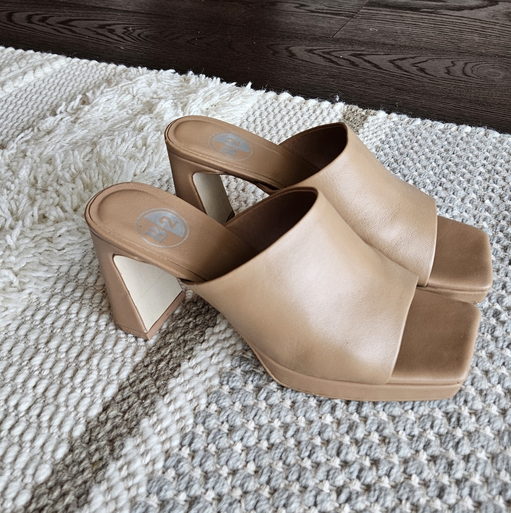 Heels - Picture 2 of 10